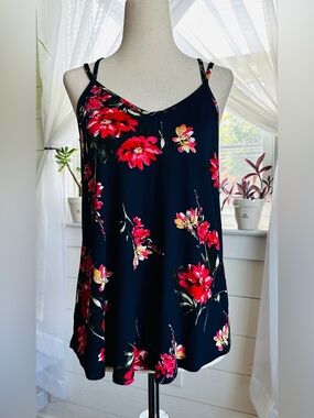 NWT! PAPERMOON BASIMA BACK DETAIL KNIT TOP 
NAVY/S
